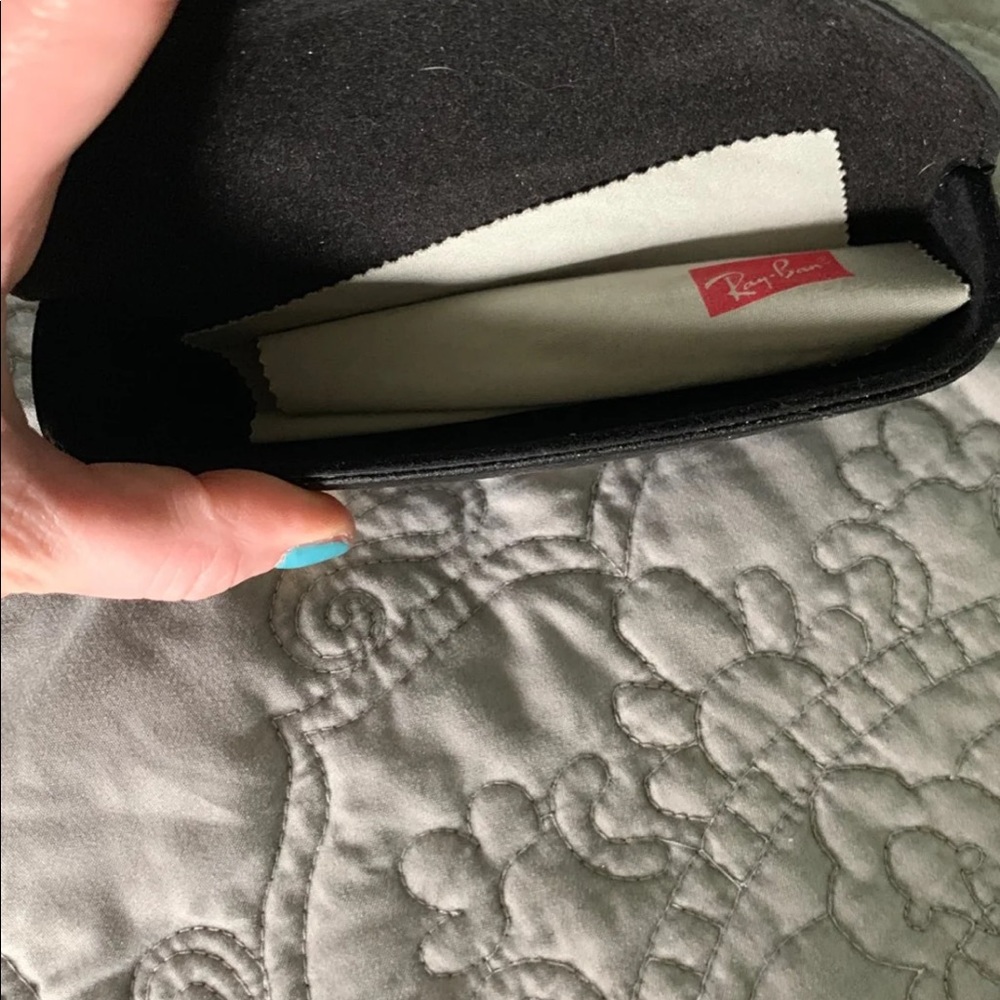 Aviators case. - Picture 2 of 3